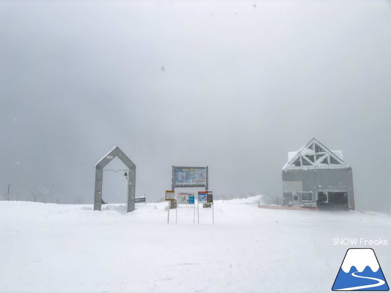 キロロリゾート｜遅ればせながら…。積雪200cmのキロロで、2025～2026 SNOW Freaks『初滑り』。今シーズンもどうぞよろしくお願いいたします！